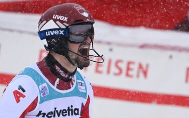 Strolz vince slalom Adelboden, rimonta Vinatzer