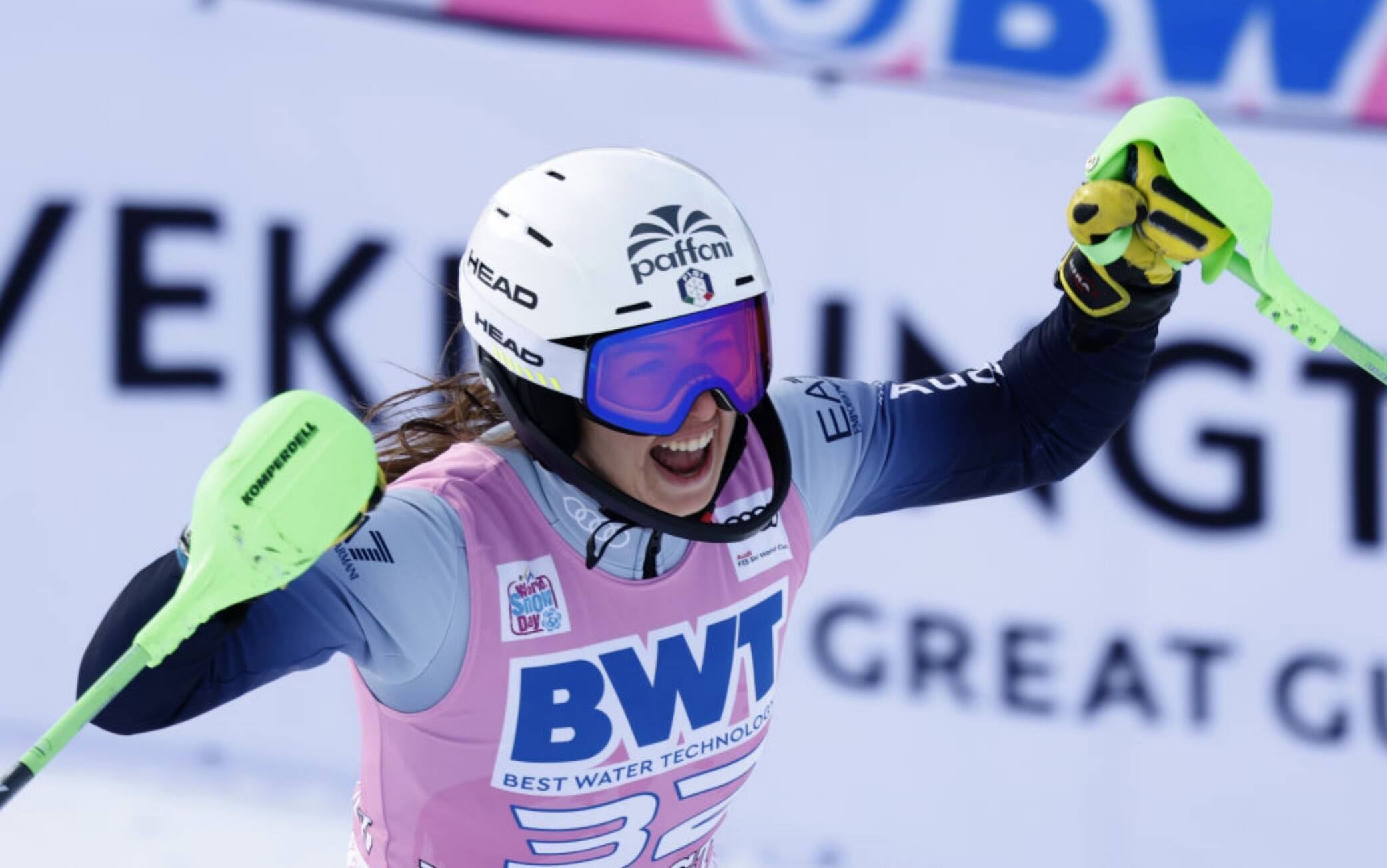 Marta Rossetti esulta al traguardo dopo il quinto posto in slalom
