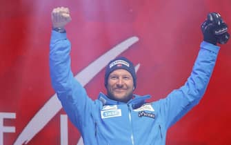 epa07356441 Second placed Aksel Lund Svindal of Norway celebrates during the medal ceremony for the men's Downhill race at the FIS Alpine Skiing World Championships in Are, Sweden, 09 February 2019.  EPA/VALDRIN XHEMAJ