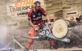 epa06310088 A handout photo made available by Global Newsroom shows Mitch Hewitt of Canada competes in the Hot Saw discipline, where athletes use special chainsaws with over 60 horsepower weighing 30kg and with chain speeds of up to 260km/h during the Stihl Timbersports World Championships at the Hakons Hall in Lillehammer, Norway, 04 November 2017, (issued 05 November 2017). The event was won by now nine time World Champion Jason Wynyard of New Zealand, followed by Brad De Losa of Australia and Mitch Hewitt of Canada.  EPA/Joerg Mitter / GLOBAL NEWSROOM / HANDOUT  HANDOUT EDITORIAL USE ONLY/NO SALES