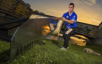 epa04747840 A handout image made available by Global Newsroom on 14 May 2015 of Paolo Vicenzi of Italy in action one with the two meters long cross-cut saw during the 'Stihl Timbersports Champions Trophy' in front of Ponte Vecchio in Florence, Italy, 13 May 2015.  EPA/SEBASTIAN MARKO / HANDOUT  HANDOUT EDITORIAL USE ONLY