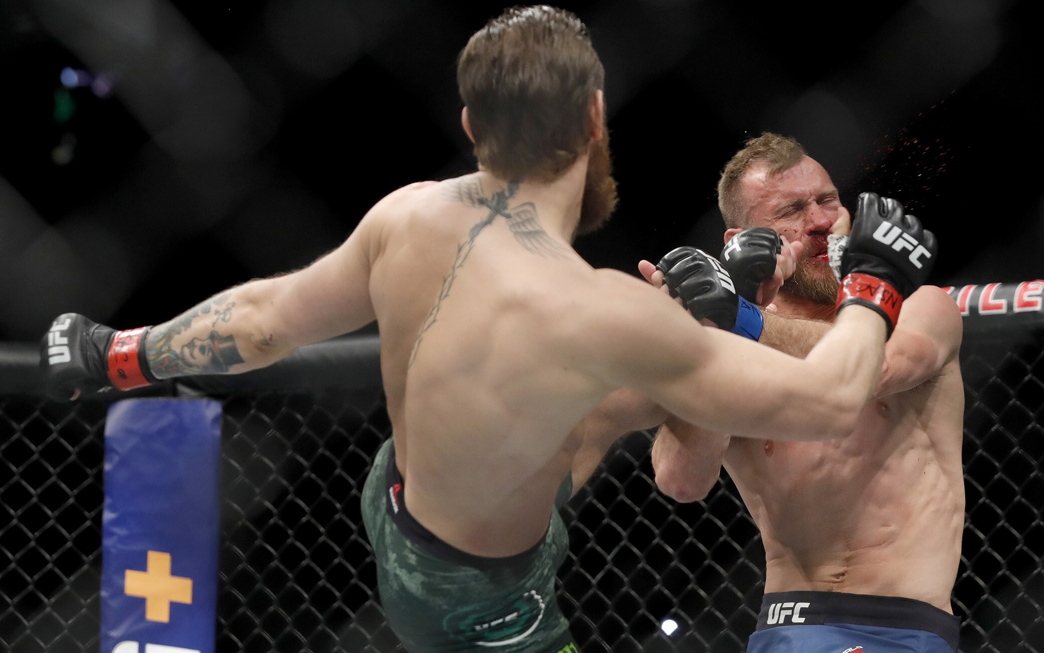 Il devastante calcio di McGregor McGregor