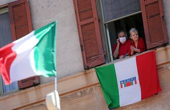 ROME, ITALY - APRIL 25: Residents of Garbatella's district take part in a flashmob and sing partizan song 'Bella Ciao' from their windows on April 25, 2020 in Rome, Italy. Italyâ  s annual Liberation Day is a national holiday celebrating the official end of Nazi occupation during the Second World War on April 25, 1945. Italy is celebrating the 75th anniversary of occasion in lockdown, which is in place until at least May 4 to stem the transmission of the Coronavirus (Covid-19).   (Photo by Elisabetta A. Villa/Getty Images)