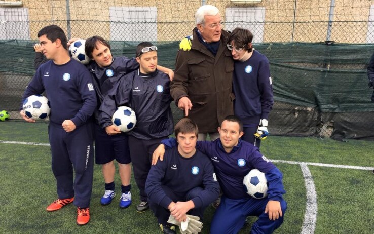 Marcello Lippi, presidente onorario e testimonial, in visita a una delle Insuperabili Reset Academy lippi insuperabili