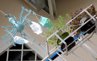 Coronavirus, i balconi di casa dell'Italia in trincea
