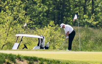 Trump torna a giocare a golf. FOTO