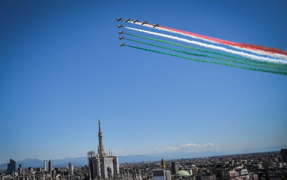 Frecce Tricolori su Milano, Codogno e Torino oggi. Le foto Sky Sport