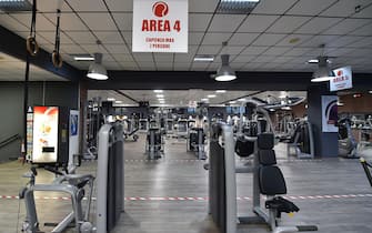 First day of reopening of gym, swimming pool, tennis courts and beach volleyball at Ronchi Verdi Club, Turin, May 25, 2020 ANSA/ ALESSANDRO DI MARCO
