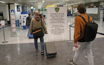 Passengers arrive at Terminal 3 in Rome Leonardo Da Vinci airport from different destinations, after the reopening of regional borders amid an easing of restrictions during Phase 2 of the coronavirus emergency, in Fiumicino, Italy, 03 June 2020. Several countries around the world have started to ease COVID-19 lock-down restrictions in an effort to restart their economies and help people in their daily routines after the outbreak of coronavirus pandemic. al Terminal 3.
ANSA/TELENEWS