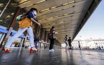 People at the Termini train station during the first day of reopening for travel between Regions, Rome, Italy, 3 June 2020. ANSA/RICCARDO ANTIMIANI