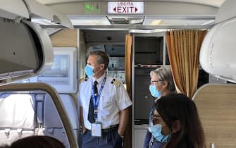 MILAN, ITALY - JUNE 03:  Pilot and hostess greeting the passengers of the first flight after the lockdown on June 03, 2020 in Milan, Italy. Flights have started again from the ease of the Covid-19 lockdown on June 3rd.  (Photo by Lorenzo Palizzolo/Getty Images)