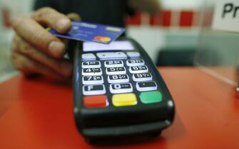 Fisco, detrazioni fiscali per chi usa il bancomat Fisco, detrazioni fiscali per chi usa il bancomat