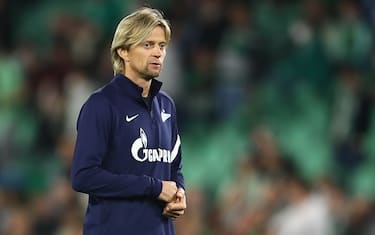 SEVILLE, SPAIN - FEBRUARY 24: Zenit St. Petersburg coach Anatoliy Tymoshchuk looks on ahead of the UEFA Europa League Knockout Round Play-Offs Leg Two match between Real Betis and Zenit St. Petersburg at Estadio Benito Villamarin on February 24, 2022 in Seville, Spain. (Photo by Chris Brunskill/Fantasista/Getty Images)