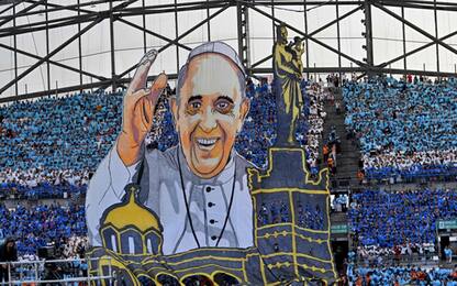 La coreografia del Velodrome per Papa Francesco