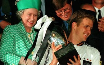 Germany national team celebrate the winning of football UEFA Euro 1996 with Queen Elizabeth II in London, United Kingdom, 30 June 1996. ANSA/OLDPIX