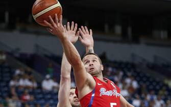 BELGRADE, SERBIA - JULY 08: J.J. Barea (R) of Puerto Rico in action against Janis Strelnieks (L) of Latvia during the 2016 FIBA World Olympic Qualifying basketball Semi Final match between Latvia and Puerto Rico at Kombank Arena on July 08, 2016 in Belgrade, Serbia. (Photo by Srdjan Stevanovic/Getty Images)