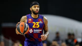 MADRID, SPAIN - NOVEMBER 14: Malcom Delaney of Barcelona controls the ball during the 2019/2020 Turkish Airlines EuroLeague Regular Season Round 8 match between Real Madrid and FC Barcelona at Wizink Center on November 14, 2019 in Madrid, Spain. (Photo by TF-Images/Getty Images)