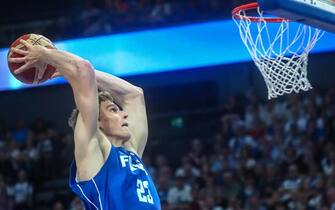 epa10138172 Lauri Markkanen of Finland goes for a basket during the FIBA Basketball World Cup 2023 European Qualifiers second round match between Finland and Israel in Tampere, Finland, 25 August 2022.  EPA/MAURI RATILAINEN