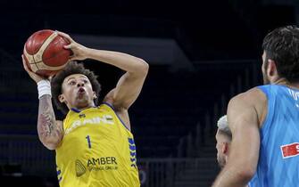 ISTANBUL, TURKIYE - AUGUST 13: Issuf Sanon (1) of Ukraine in action against Michael Edvard Tobey of Slovenia during friendly basketball match between Ukraine and Slovenia in Istanbul, Turkiye on August 13, 2022. (Photo by Mehmet Eser/Anadolu Agency via Getty Images)