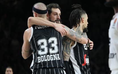 Hackett guida la rimonta: Bologna vince 73-63