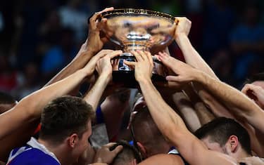 Slovenia's players raise the trophy up after winnig the FIBA Eurobasket 2017 men's final basketball match between Slovenia and Serbia at Sinan Erdem Sport Arena in Istanbul on September 17, 2017. / AFP PHOTO / OZAN KOSE        (Photo credit should read OZAN KOSE/AFP via Getty Images)