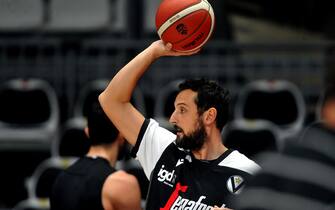 BOLOGNA, ITALY - DECEMBER 06: Marco Belinelli of Segafredo in action during the LBA Legabasket match between Virtus Segafredo Bologna and Dinamo Banco di Sardegna Sassari o italian basketball campionship 2020/2021 at Segafredo Arena on December 06, 2020 in Bologna, Italy. (Photo by Mario Carlini - Iguana Press/Getty Images)