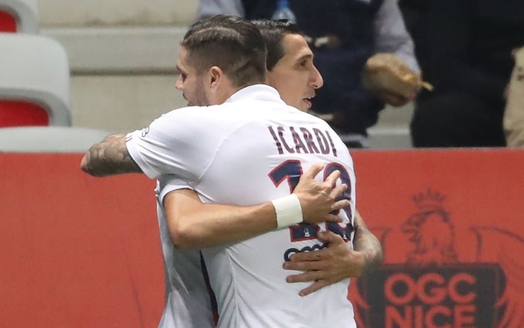 Paris Saint-Germain's Argentine midfielder Angel Di Maria (R) is congratulated by Paris Saint-Germain's Argentine forward Mauro Icardi after scoring a goal during the French L1 football match between OGC Nice (OGCN) and Paris Saint-Germain (PSG) at "Allianz Riviera" stadium in Nice, southern France, on October 18, 2019. (Photo by Valery HACHE / AFP) (Photo by VALERY HACHE/AFP via Getty Images)