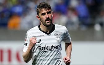 SUITA, JAPAN - MARCH 30: (EDITORIAL USE ONLY) #7 David Villa of Viseel Kobe celebrates his scoring during the J.League J1 match between Gamba Osaka and Vissel Kobe at Panasonic Stadium Suita on March 30, 2019 in Suita, Osaka, Japan. (Photo by Zhizhao Wu/Getty Images)