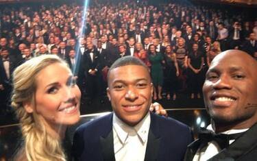 Drogba, selfie con Mbappé: "Ho saldato un debito"
