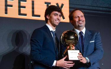 Foto LaPresse - Nicolò Campo
16 Dicembre 2019 Torino, Italia
Sport
Calcio
Golden Boy 2019 - Premio calcistico come miglior Under 21 di Europa istituito da Tuttosport
Nella foto: Joao Felix
Photo LaPresse - Nicolò Campo
December 16, 2019 Torino, Italy
sport
Soccer
Golden Boy Awards 2019 - The Award as the best Under-21 in Europe by Tuttosport
In the pic: Joao Felix
