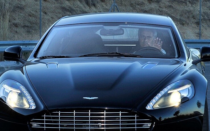 Mourinho e l'Aston Martin Rapide comprata dopo il Triplete