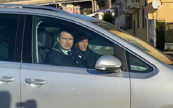 Davide Nicola al momento dell'arrivo a Pegli