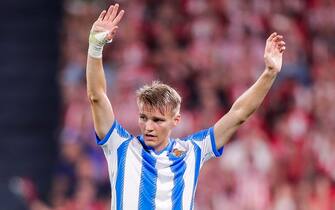BILBAO, SPAIN - AUGUST 30: Martin Odegaard of Real Sociedad during the La Liga Santander  match between Athletic Bilbao v Real Sociedad at the Estadio San Mames on August 30, 2019 in Bilbao Spain (Photo by David S. Bustamante/Soccrates/Getty Images)