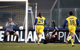 Verona 22/01/2003 Coppa Italia - Chievo  Milan - Il gol di Kaladze
© Corrado Pedon/D-day/ANSA