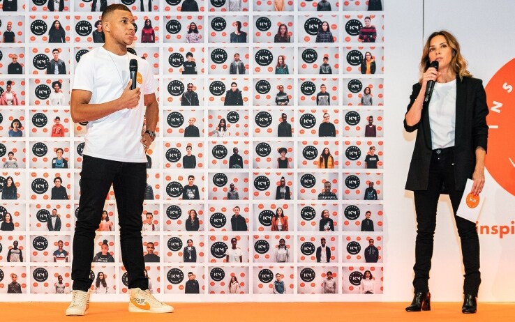 Mbappé durante la presentazione a Parigi Mbappé durante la presentazione a Parigi