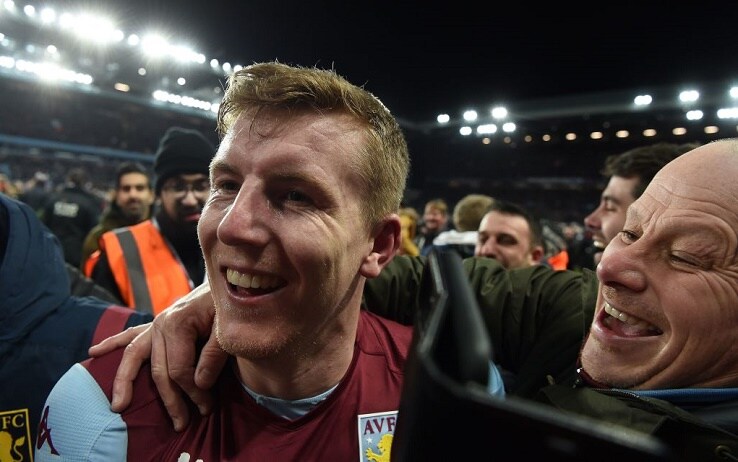 Aston Villa in finale di Coppa di Lega, è festa con i tifosi