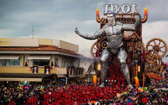 Carnevale di Viareggio, Miss Italia illumina la seconda sfilata