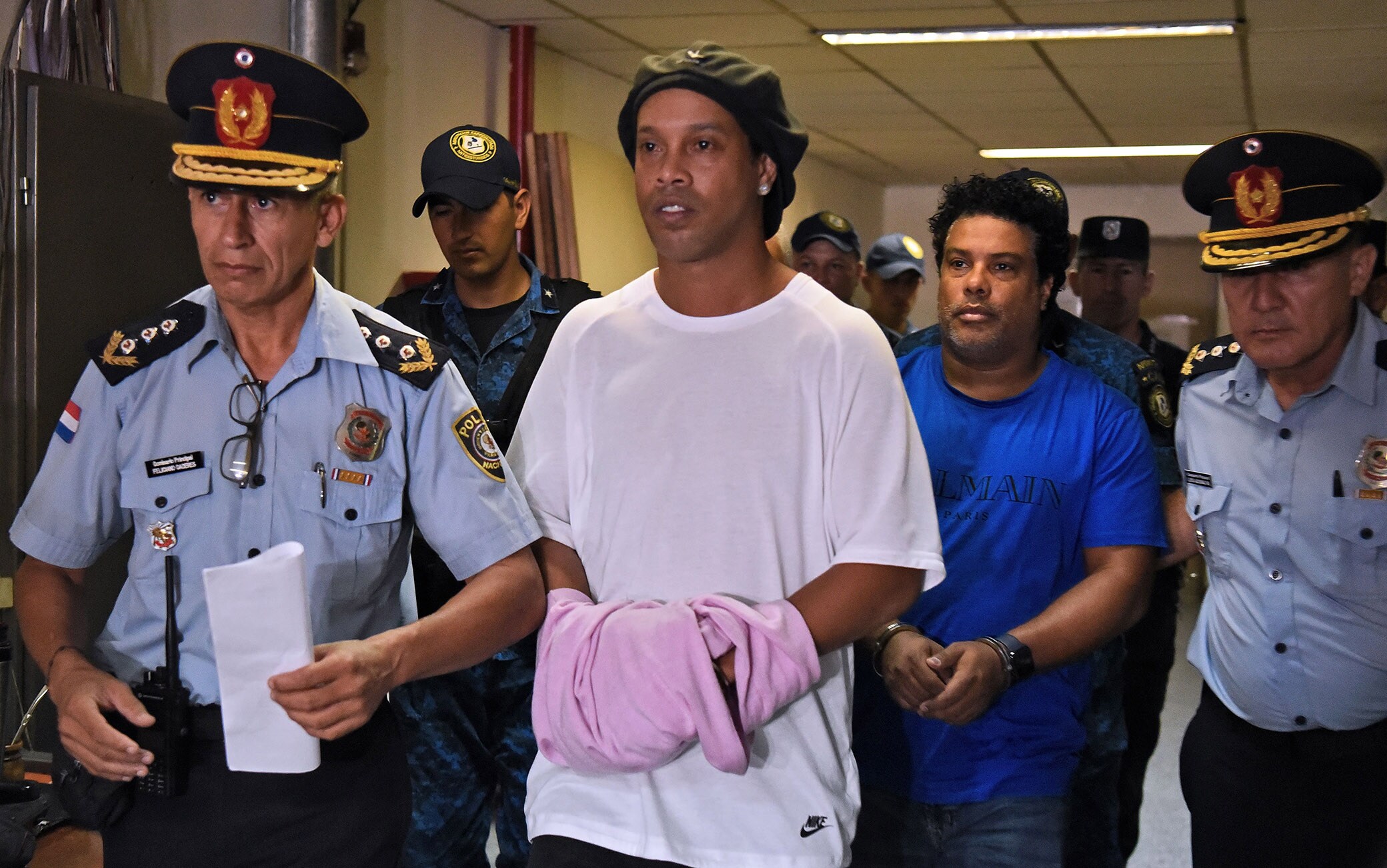 Non finisce il caos che coinvolge Ronaldinho e il fratello in Paraguay Non finisce il caos che coinvolge Ronaldinho e il fratello in Paraguay