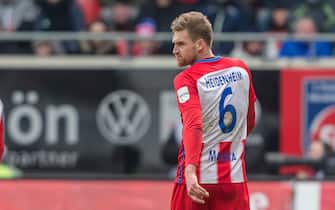 HEIDENHEIM, GERMANY - MARCH 07: (BILD ZEITUNG OUT) Patrick Mainka of 1.FC Heidenheim 1846 Looks on during the Second Bundesliga match between 1. FC Heidenheim 1846 and Karlsruher SC at Voith-Arena on March 7, 2020 in Heidenheim, Germany. (Photo by Harry Langer/DeFodi Images via Getty Images)