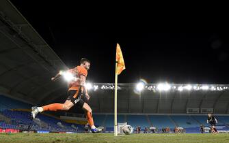 GOLD COAST, AUSTRALIA - MARCH 20: Jay O'Shea of the Roar takes a corner kick during the round 27 A-League match between the Brisbane Roar and the Newcastle Jets at Cbus Super Stadium on March 20, 2020 in Gold Coast, Australia. (Photo by Albert Perez/Getty Images)