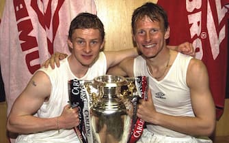MANCHESTER, ENGLAND - MAY 5:  Ole Gunnar Solskjaer and Teddy Sheringham celebrate with the Premiership Trophy in the dressing room after the FA Premiership match between Manchester United v Derby County at Old Trafford on May 5, 2001 in Manchester. Manchester United 0 Derby County 1.  (Photo by John Peters/Manchester United via Getty Images)
