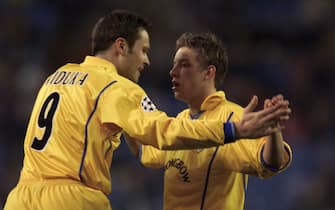 6 Mar 2001 : Alan Smith of Leeds celebrates with Mark Viduka after scoring the first goal during the Real Madrid v Leeds United UEFA Champions League Group D match at the Bernabeu Stadium in Madrid, Spain. Mandatory Credit: Alex Livesey/ALLSPORT