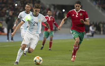 MOROCCO SOCCER INTERNATIONAL FRIENDLY epa07465629 Moroccan player ACHRAF HAKIMI (R) is competing for the ball with Argentine player GONZALO MONTIEL (L) during the International Friendly soccer match between Morocco and Argentina at Ibn Battuta stadium in Tangier, Morocco, 26 March 2019. EPA/JALAL MORCHIDI