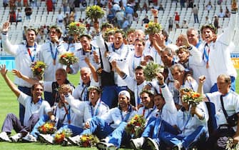 atene 2004 calcio 
la nazionale italiana con la medaglia di bronza
fotoelio castoria