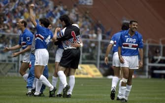 ©ravezzani/lapresse
archivio storico
sport
calcio
anno 1991
Sampdoria
nella foto: esultanza dei giocatori sampdoriani al termine della partita contro il Lecce