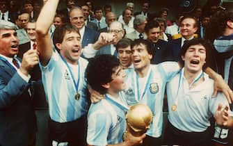 ©DPA/LAPRESSE
29-06-1986 CITTA' DEL MESSICO
SPORT CALCIO
MONDIALI DI CALCIO IN MESSICO
FINALE ARGENTINA - GERMANIA OVEST
NELLA FOTO: ARGENTINA CAMPIONE DEL MONDO