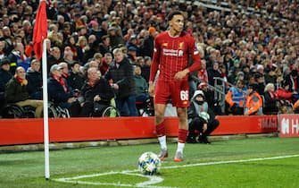 epa08029908 Trent Alexander-Arnold of Liverpool prepares to take a corner during the UEFA Champions League Group E match between Liverpool and SSC Napoli in Liverpool, Britain, 27 November 2019.  EPA/PETER POWELL