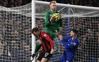 epa08071780 Bournemouth's goalkeeper Aaron Ramsdale (C) in action during the English Premier League soccer match between Chelsea and Bournemouth at Stamford Bridge Stadium in London, 14 December, 2019.  EPA/NEIL HALL EDITORIAL USE ONLY. No use with unauthorized audio, video, data, fixture lists, club/league logos or 'live' services. Online in-match use limited to 120 images, no video emulation. No use in betting, games or single club/league/player publications