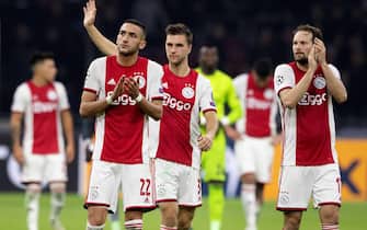 epa07944048 Daley Blind (R) and Hakim Ziyech (L) of Ajax react after the UEFA Champions League group H soccer match between Ajax and Chelsea in Amsterdam, the Netherlands, 23 October 2019.  EPA/OLAF KRAAK