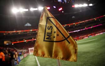 ATLANTA, GA - AUGUST 01: A general view of a gold MLS corner flag during the 2018 MLS All-Stars game between Juventus v MLS All-Stars at Mercedes-Benz Stadium on August 1, 2018 in Atlanta, Georgia. (Photo by Robbie Jay Barratt - AMA/Getty Images)